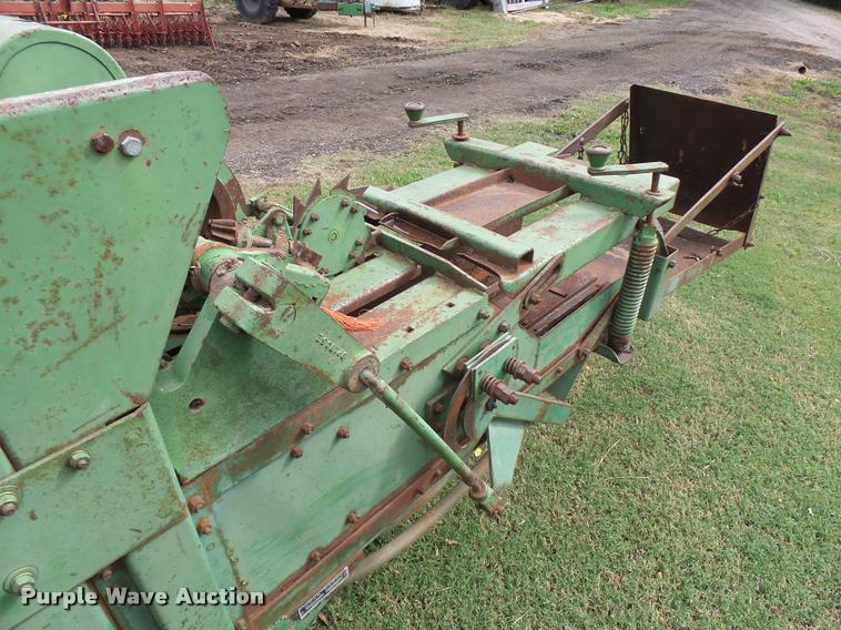 image for item DA9853 John Deere 14T square baler
