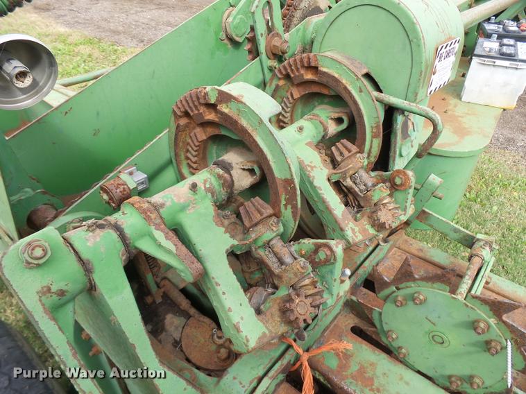 image for item DA9853 John Deere 14T square baler