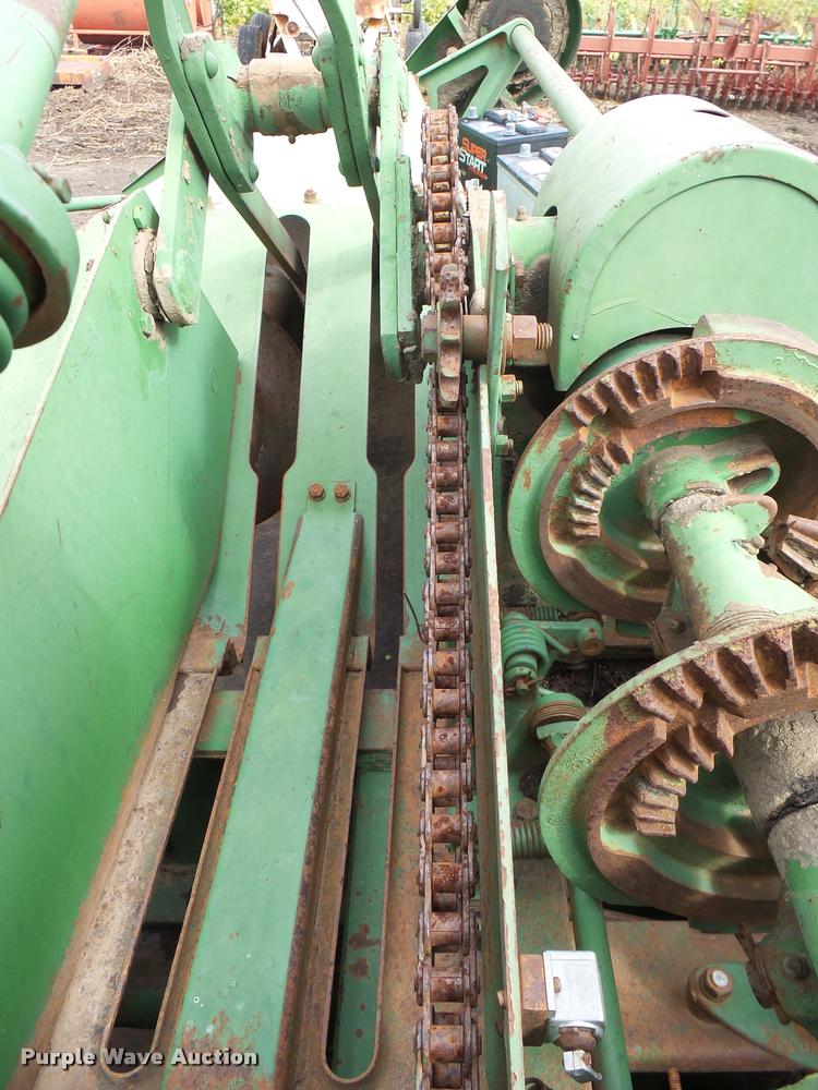 image for item DA9853 John Deere 14T square baler