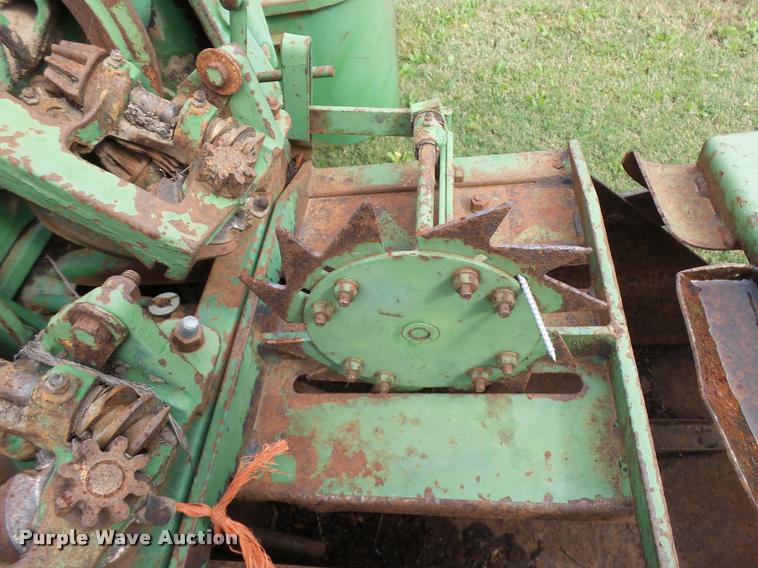 image for item DA9853 John Deere 14T square baler