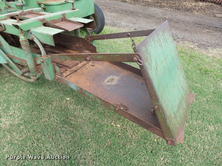 image for item DA9853 John Deere 14T square baler