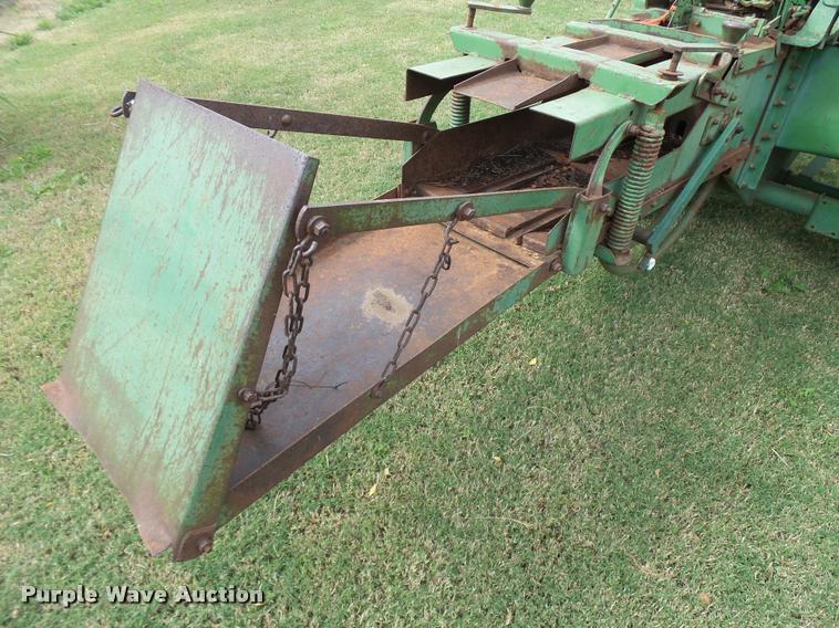 image for item DA9853 John Deere 14T square baler
