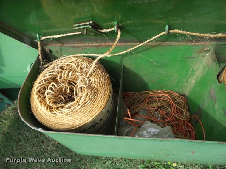 image for item DA9853 John Deere 14T square baler