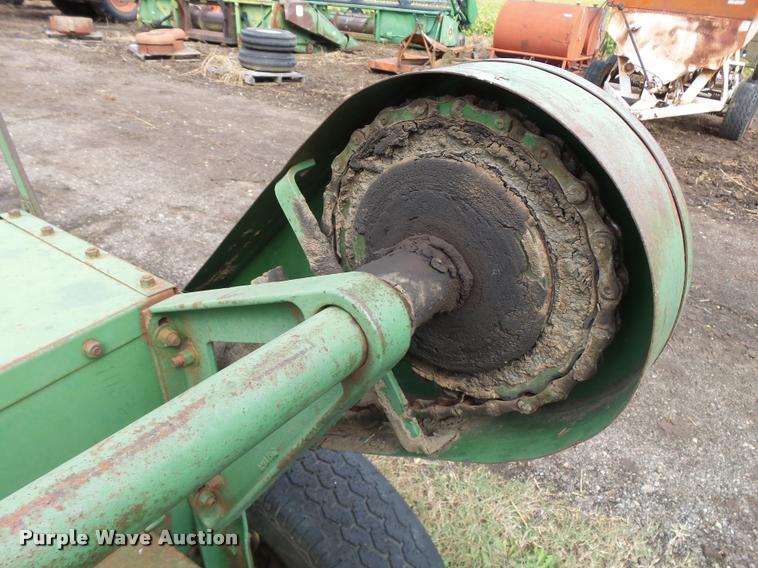 image for item DA9853 John Deere 14T square baler