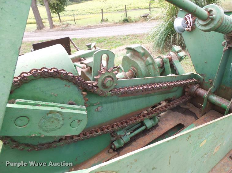image for item DA9853 John Deere 14T square baler