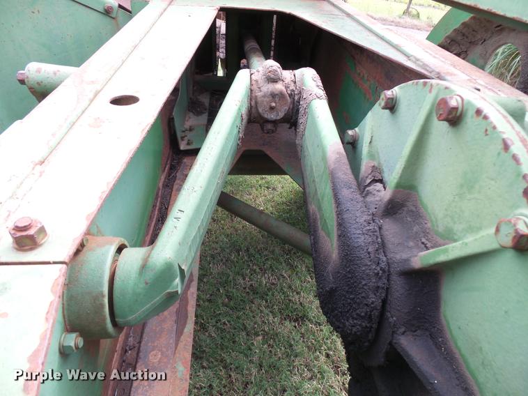 image for item DA9853 John Deere 14T square baler