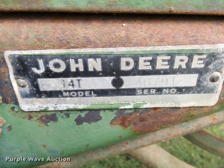 image for item DA9853 John Deere 14T square baler