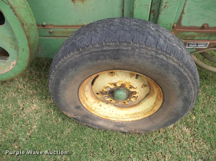 image for item DA9853 John Deere 14T square baler