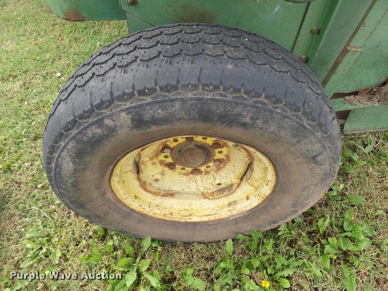 image for item DA9853 John Deere 14T square baler