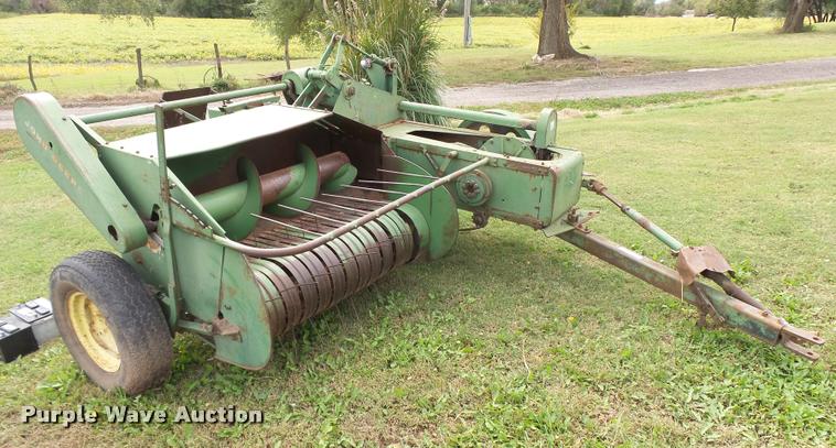 image for item DA9853 John Deere 14T square baler