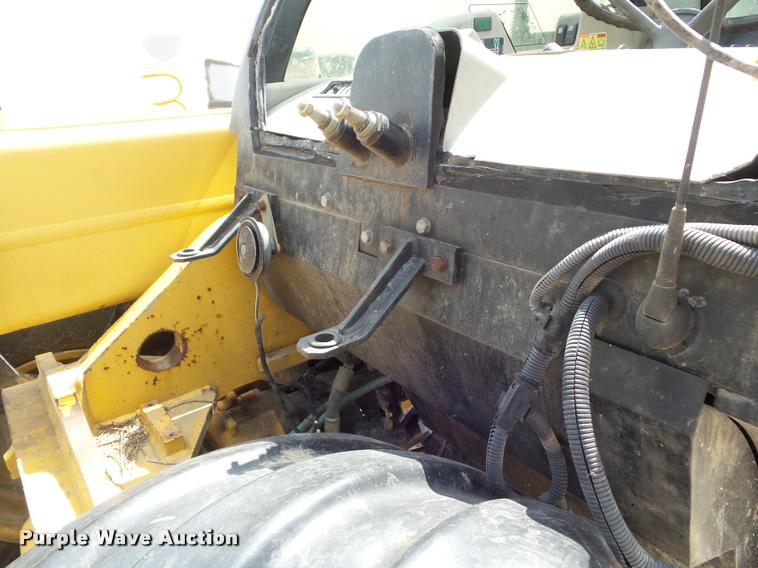 image for item DB3551 2007 Caterpillar TH215 telehandler