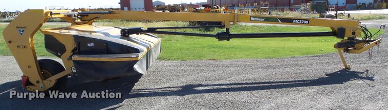 image for item G9552 2013 Vermeer MC3700 center pivot mower conditioner
