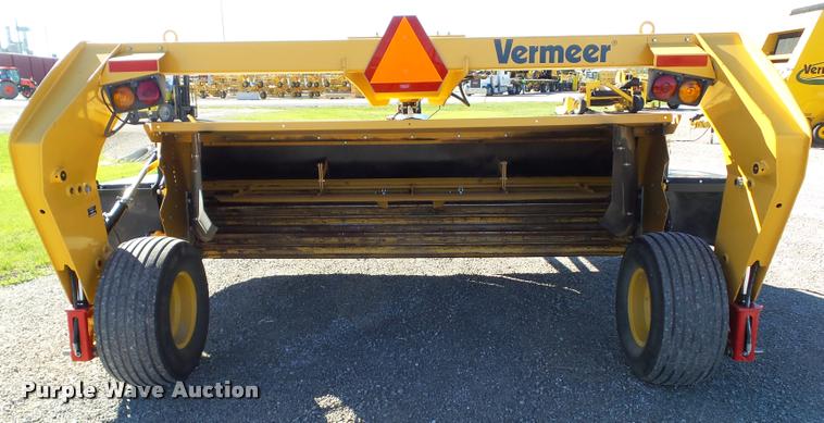 image for item G9552 2013 Vermeer MC3700 center pivot mower conditioner