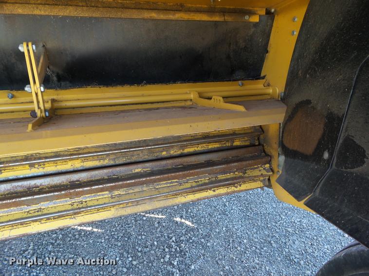 image for item G9552 2013 Vermeer MC3700 center pivot mower conditioner