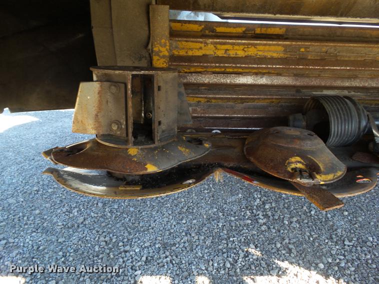 image for item G9552 2013 Vermeer MC3700 center pivot mower conditioner