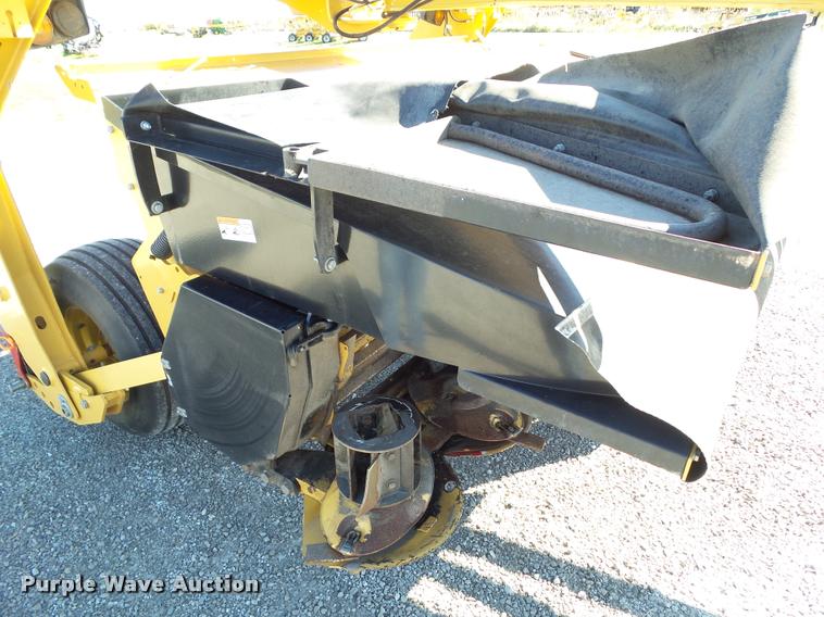 image for item G9552 2013 Vermeer MC3700 center pivot mower conditioner