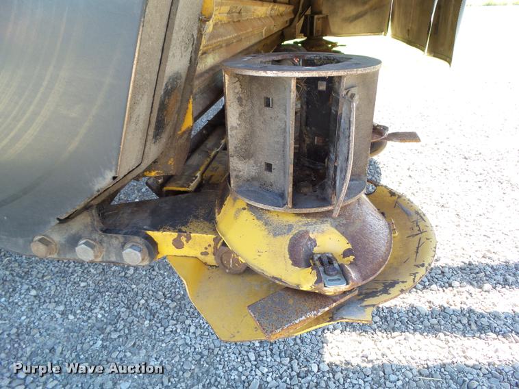 image for item G9552 2013 Vermeer MC3700 center pivot mower conditioner