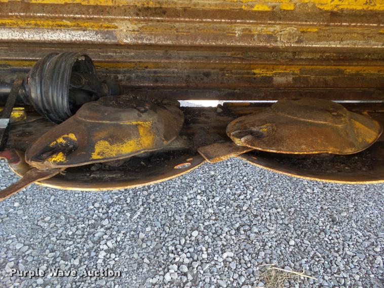 image for item G9552 2013 Vermeer MC3700 center pivot mower conditioner