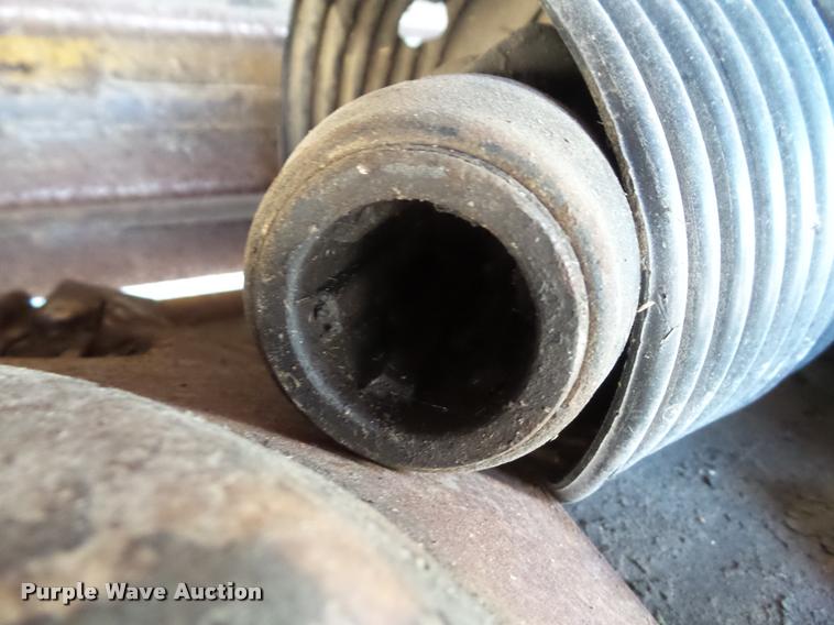 image for item G9552 2013 Vermeer MC3700 center pivot mower conditioner