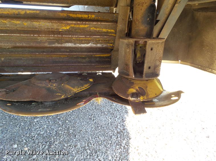 image for item G9552 2013 Vermeer MC3700 center pivot mower conditioner