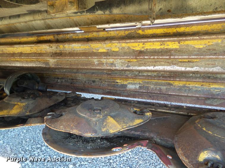 image for item G9552 2013 Vermeer MC3700 center pivot mower conditioner