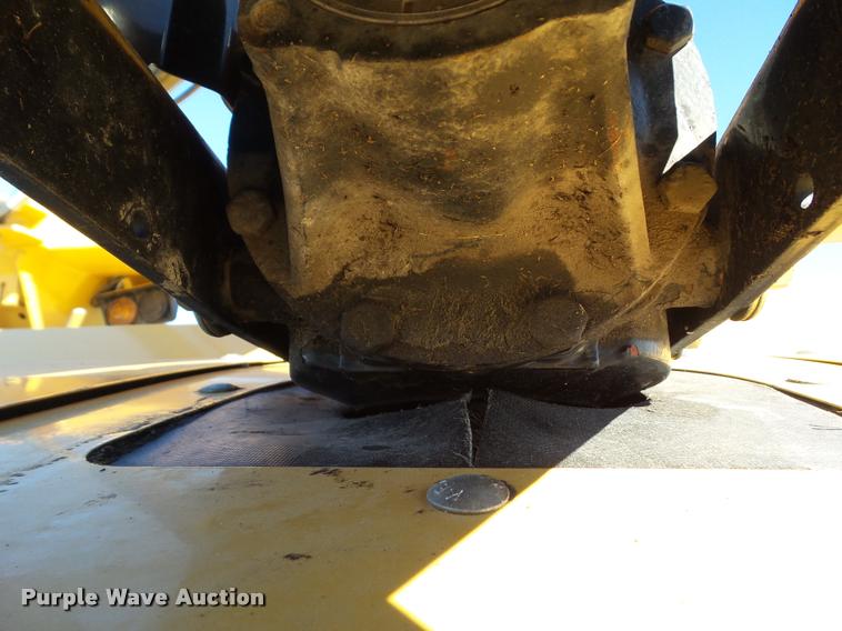 image for item G9552 2013 Vermeer MC3700 center pivot mower conditioner