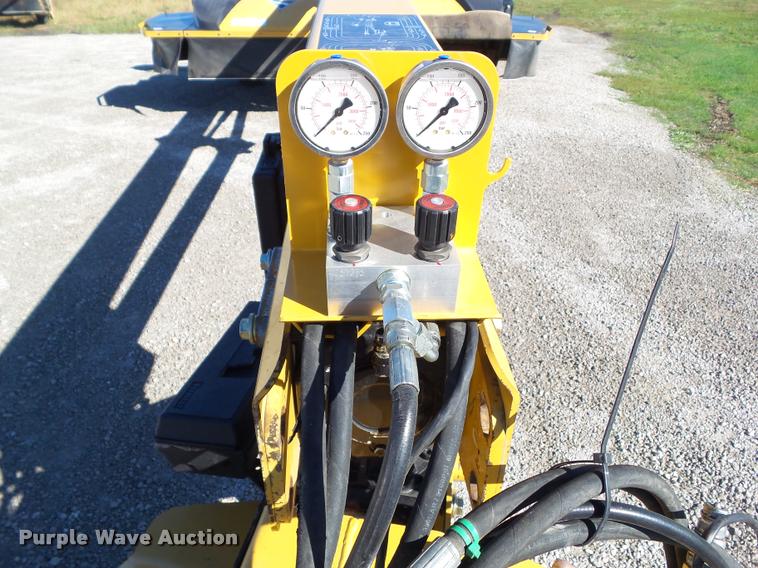 image for item G9552 2013 Vermeer MC3700 center pivot mower conditioner