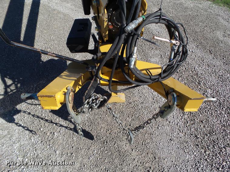 image for item G9552 2013 Vermeer MC3700 center pivot mower conditioner