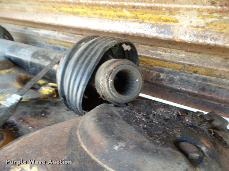 image for item G9552 2013 Vermeer MC3700 center pivot mower conditioner