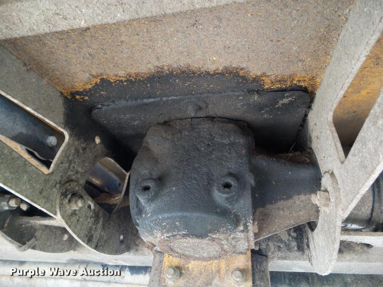 image for item G9552 2013 Vermeer MC3700 center pivot mower conditioner