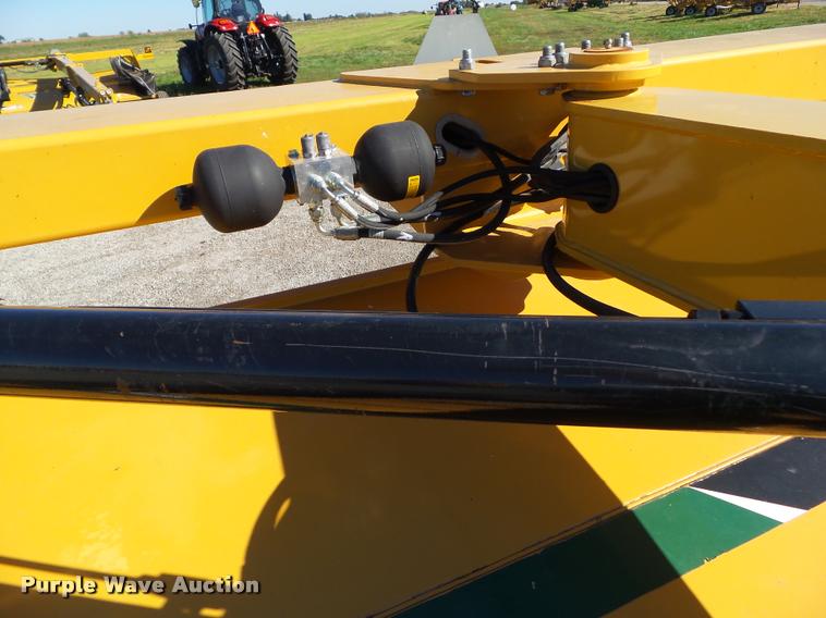 image for item G9552 2013 Vermeer MC3700 center pivot mower conditioner