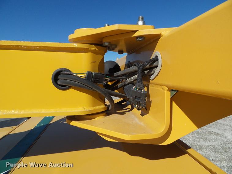 image for item G9552 2013 Vermeer MC3700 center pivot mower conditioner