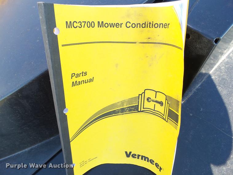 image for item G9552 2013 Vermeer MC3700 center pivot mower conditioner