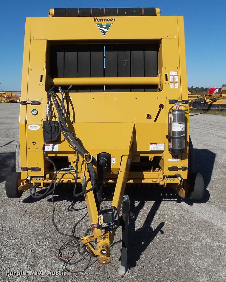 image for item G9553 2011 Vermeer 605 Super M Cornstalk Special round baler