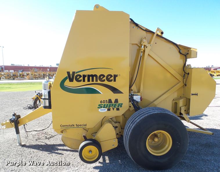 image for item G9553 2011 Vermeer 605 Super M Cornstalk Special round baler