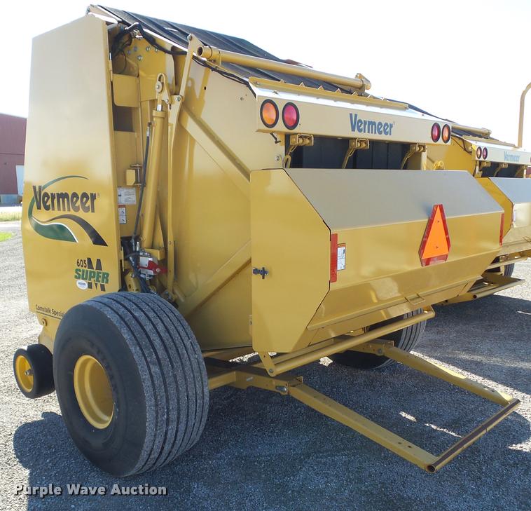 image for item G9553 2011 Vermeer 605 Super M Cornstalk Special round baler