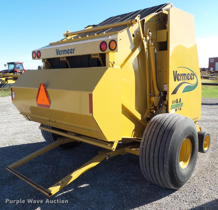 image for item G9553 2011 Vermeer 605 Super M Cornstalk Special round baler