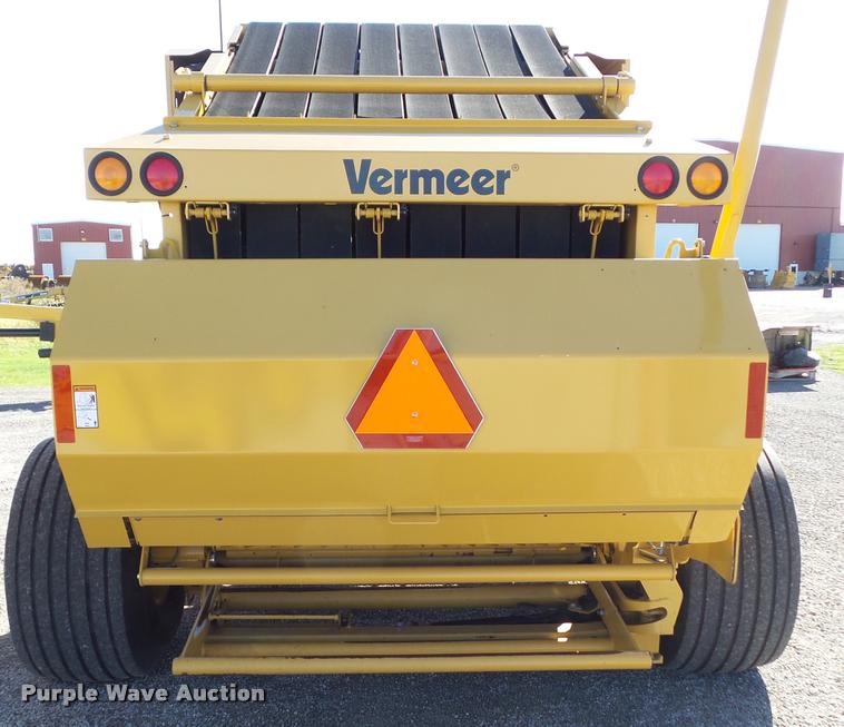 image for item G9554 2014 Vermeer 605 Super M Cornstalk Special round baler