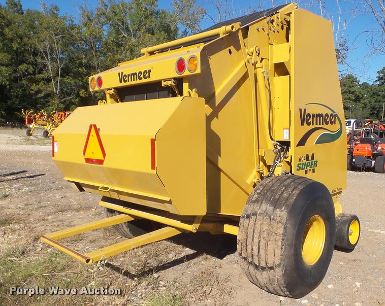 image for item G9556 2014 Vermeer 604 Super M round baler