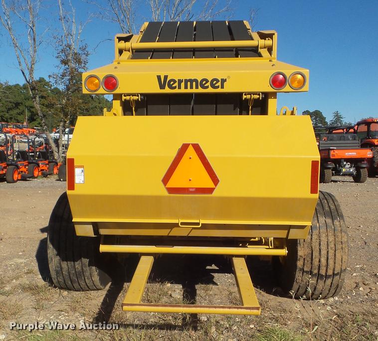 image for item G9556 2014 Vermeer 604 Super M round baler