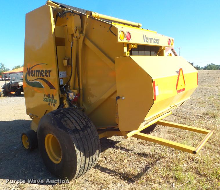 image for item G9556 2014 Vermeer 604 Super M round baler