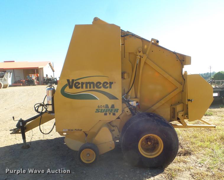 image for item G9556 2014 Vermeer 604 Super M round baler