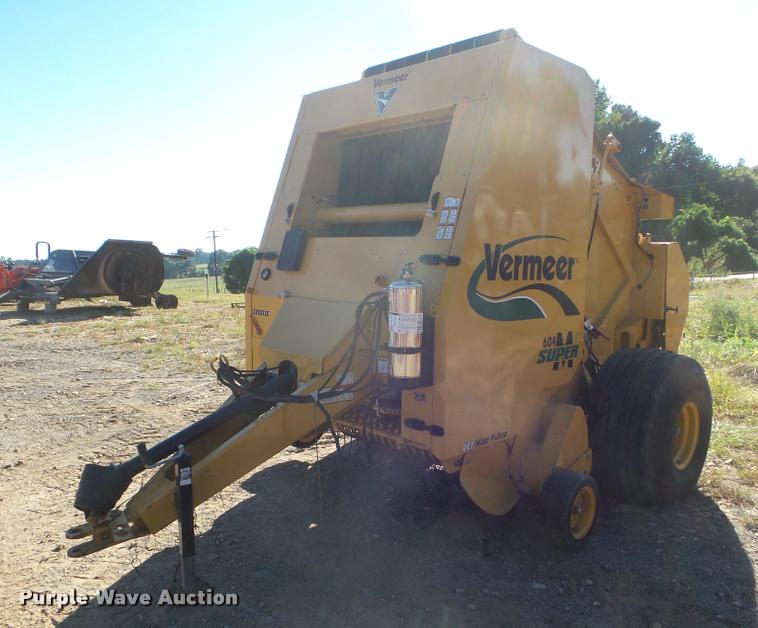 image for item G9556 2014 Vermeer 604 Super M round baler