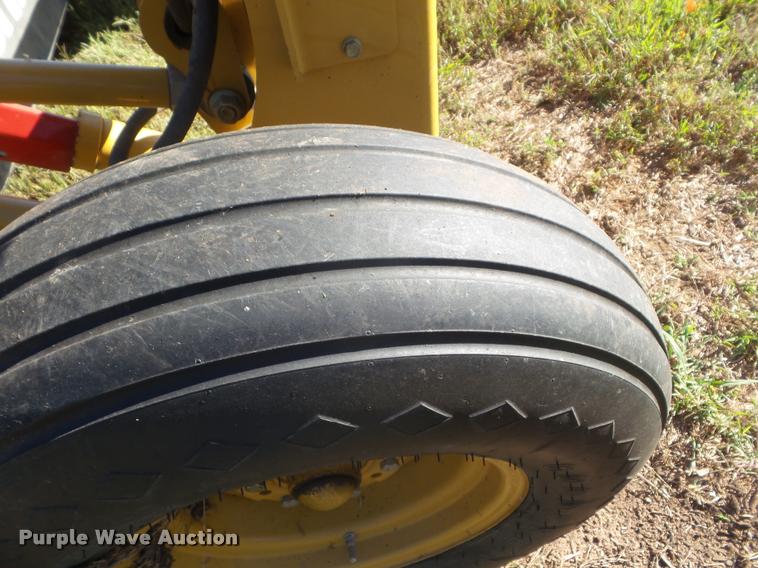 image for item G9557 2014 Vermeer TM850 disc mower