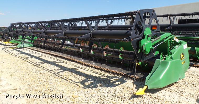 image for item J4757 2001 John Deere 930F flex head