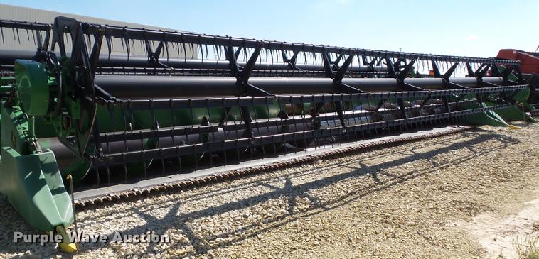 image for item J4757 2001 John Deere 930F flex head