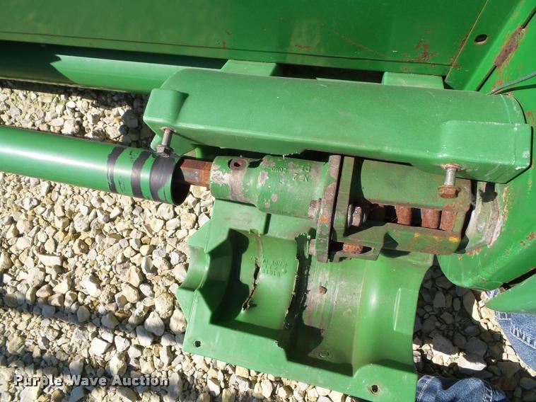 image for item J4757 2001 John Deere 930F flex head