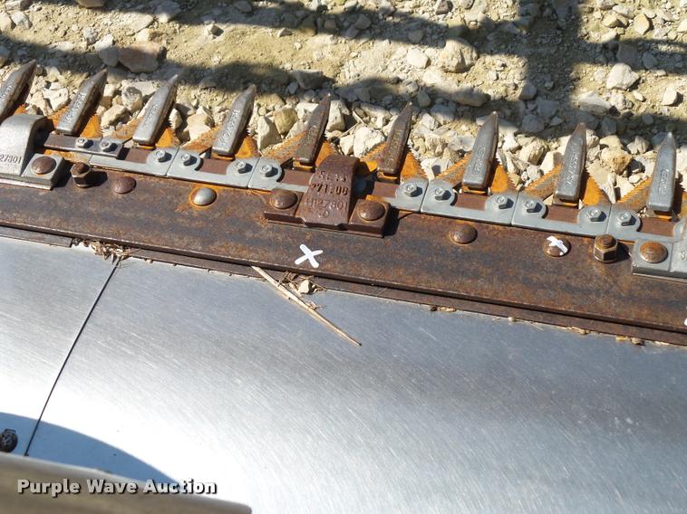 image for item J4757 2001 John Deere 930F flex head