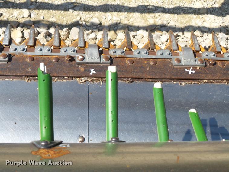 image for item J4757 2001 John Deere 930F flex head