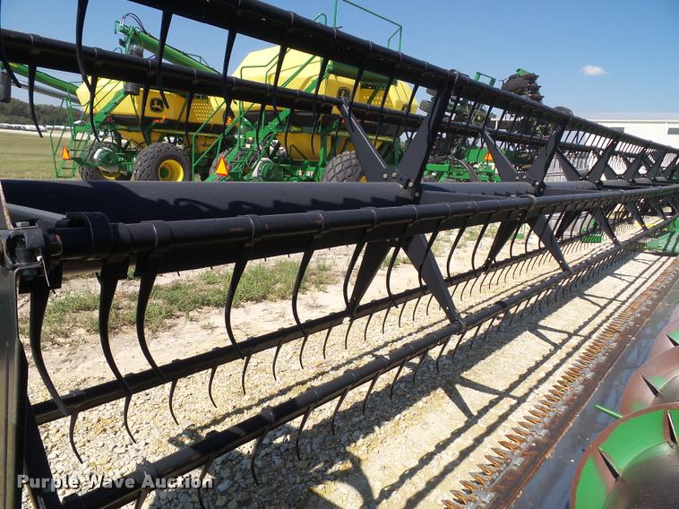 image for item J4757 2001 John Deere 930F flex head